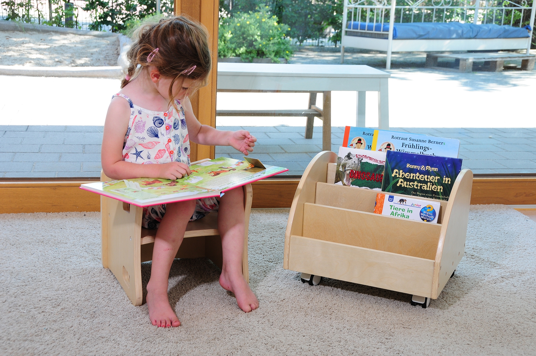 Bücherwagen mit 4 Fächern